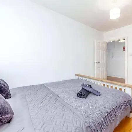 Lovely 2 Bedroom With Patio Waterloo Lm1 London Exterior photo