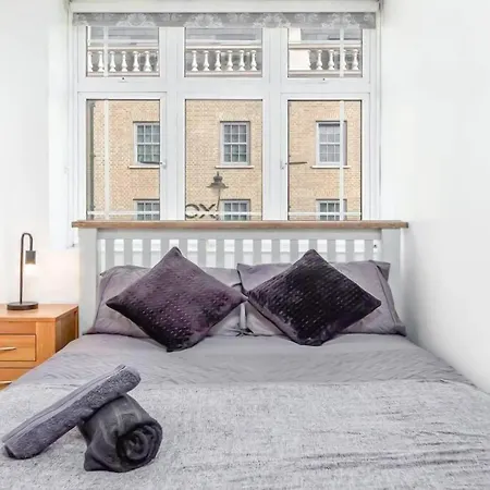 Lovely 2 Bedroom With Patio Waterloo Lm1 London Exterior photo