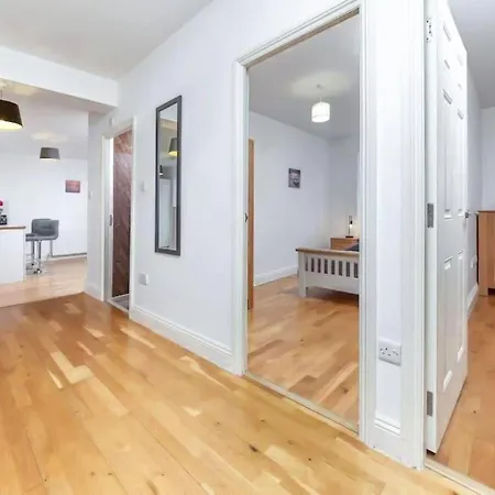 Lovely 2 Bedroom With Patio Waterloo Lm1 London Exterior photo