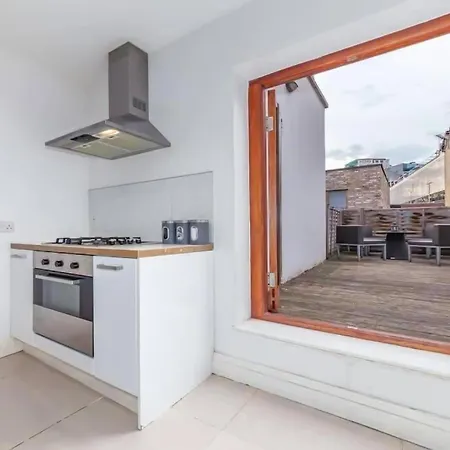 Lovely 2 Bedroom With Patio Waterloo Lm1 London Exterior photo