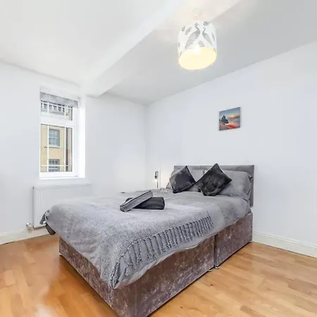 Lovely 2 Bedroom With Patio Waterloo Lm1 London Exterior photo