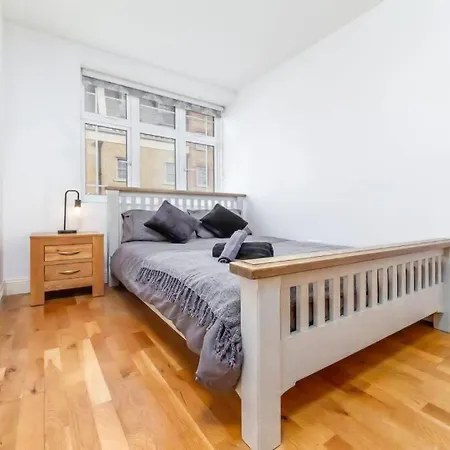 Lovely 2 Bedroom With Patio Waterloo Lm1 London Exterior photo