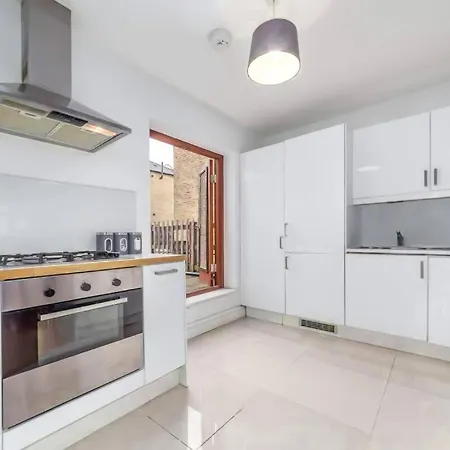 Lovely 2 Bedroom With Patio Waterloo Lm1 London Exterior photo