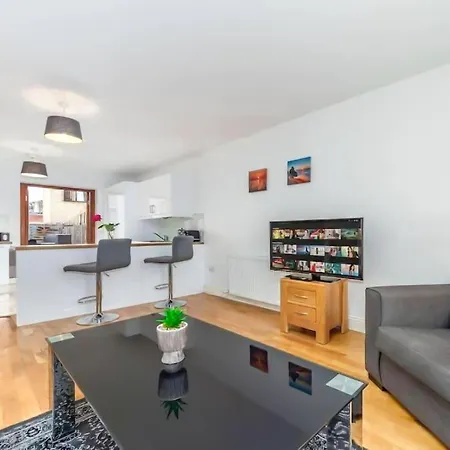 Lovely 2 Bedroom With Patio Waterloo Lm1 London Exterior photo